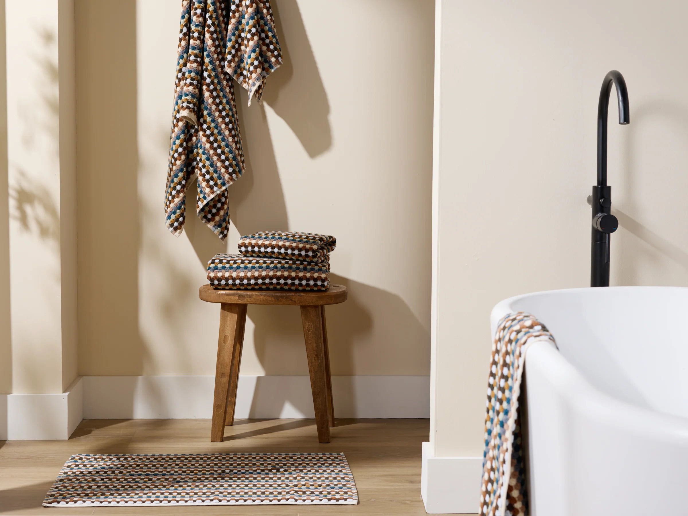 MONARCH™ Organic Mosaic Tub Mat
