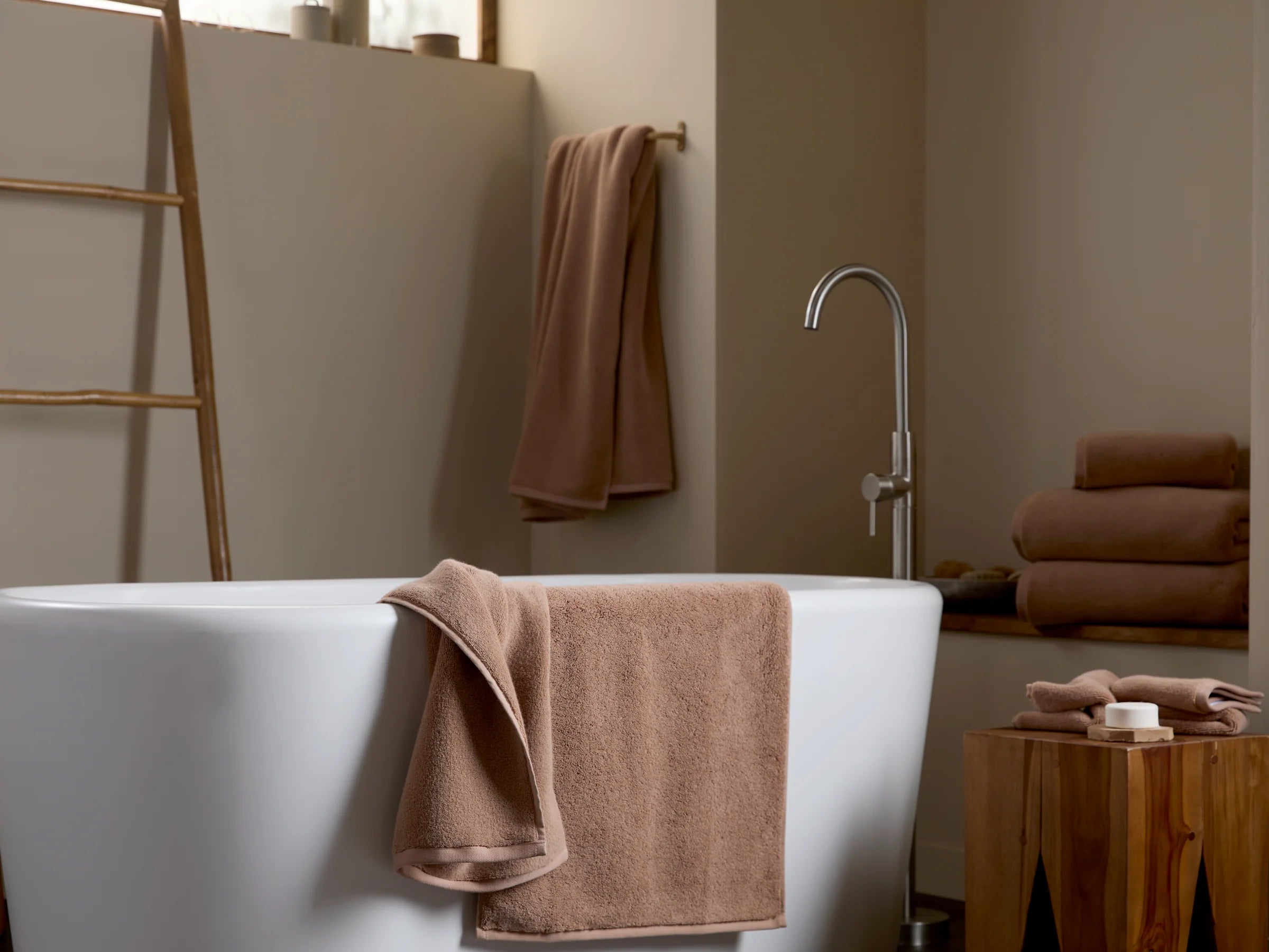 MONARCH™ Organic Plush Hand Towels
