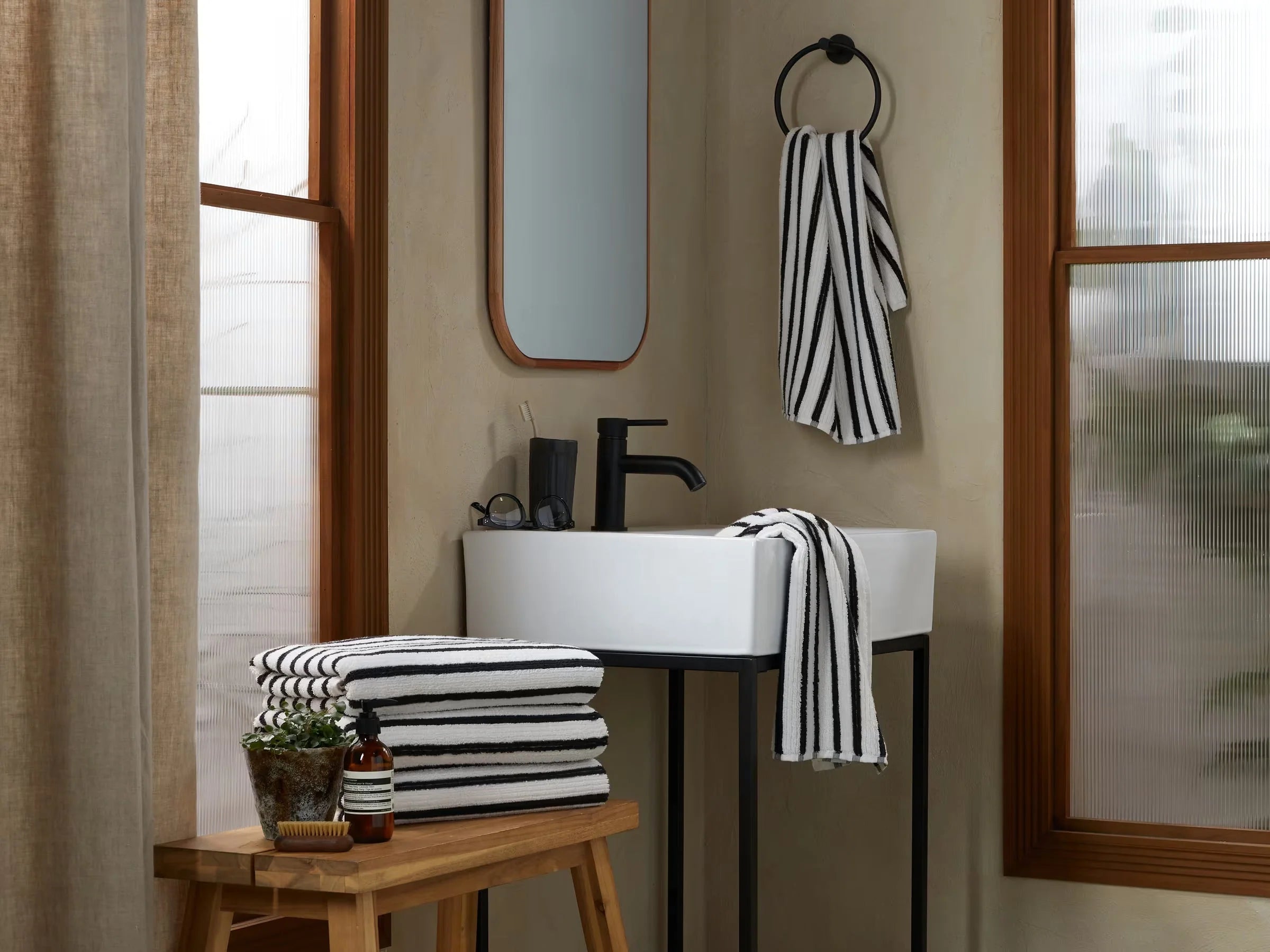 MONARCH™ Resort Stripe Hand Towel